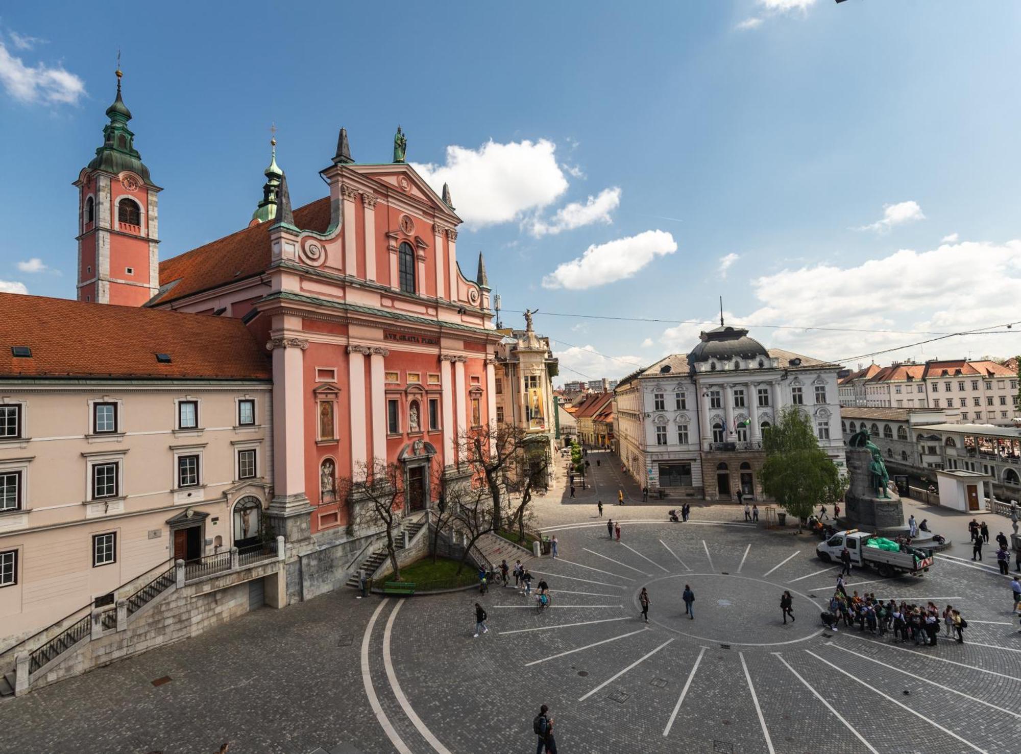 Triple Bridge Ljubljana公寓 外观 照片
